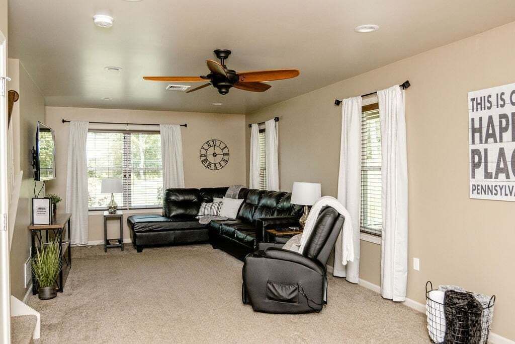 Photo of Livingroom in East Earl