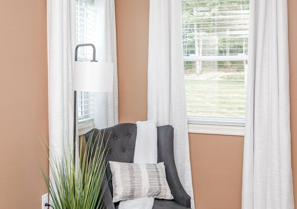 Photo of Livingroom in East Earl