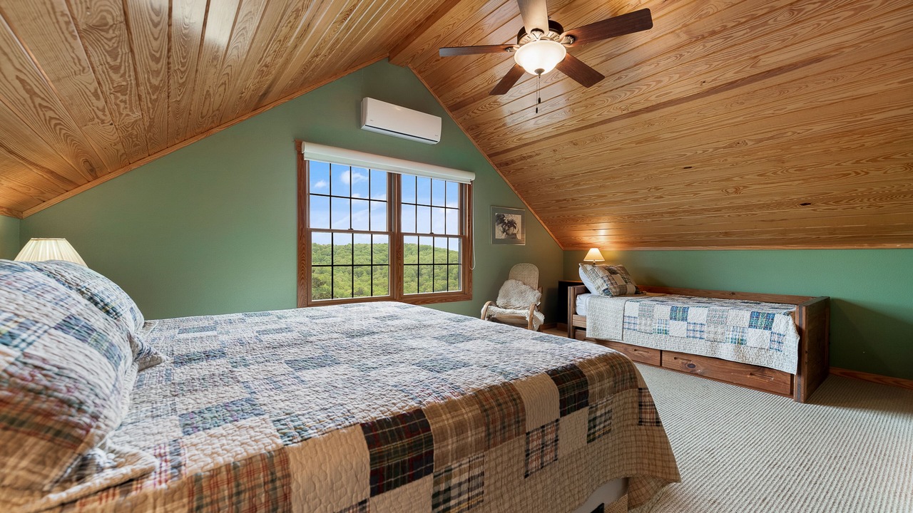 Photo of Bedroom in Eureka Springs