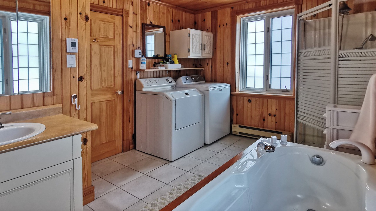Photo of Bathroom in Saint-Etienne-de-Lauzon