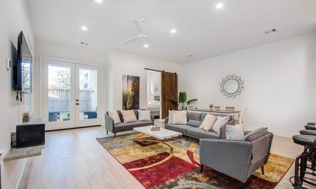 Photo of Livingroom in Northside