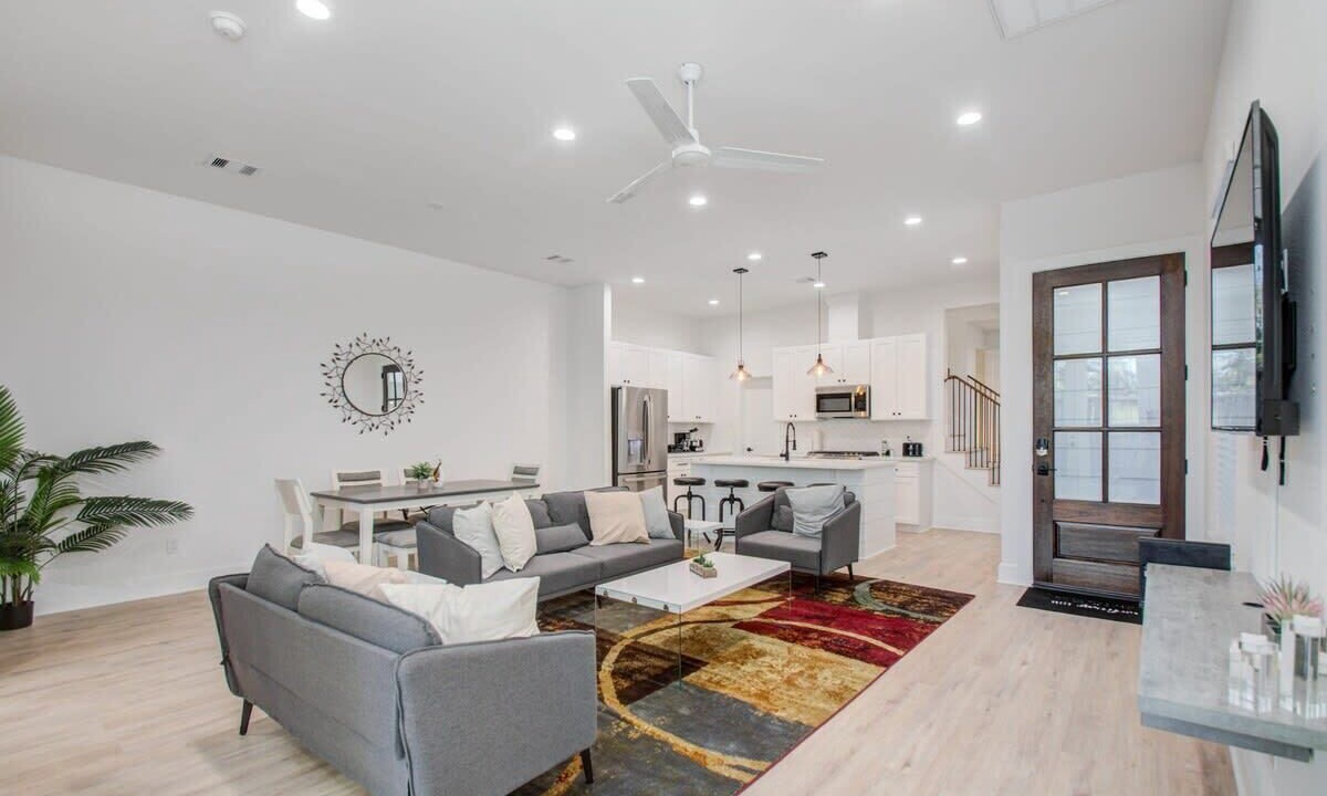 Photo of Livingroom in Northside