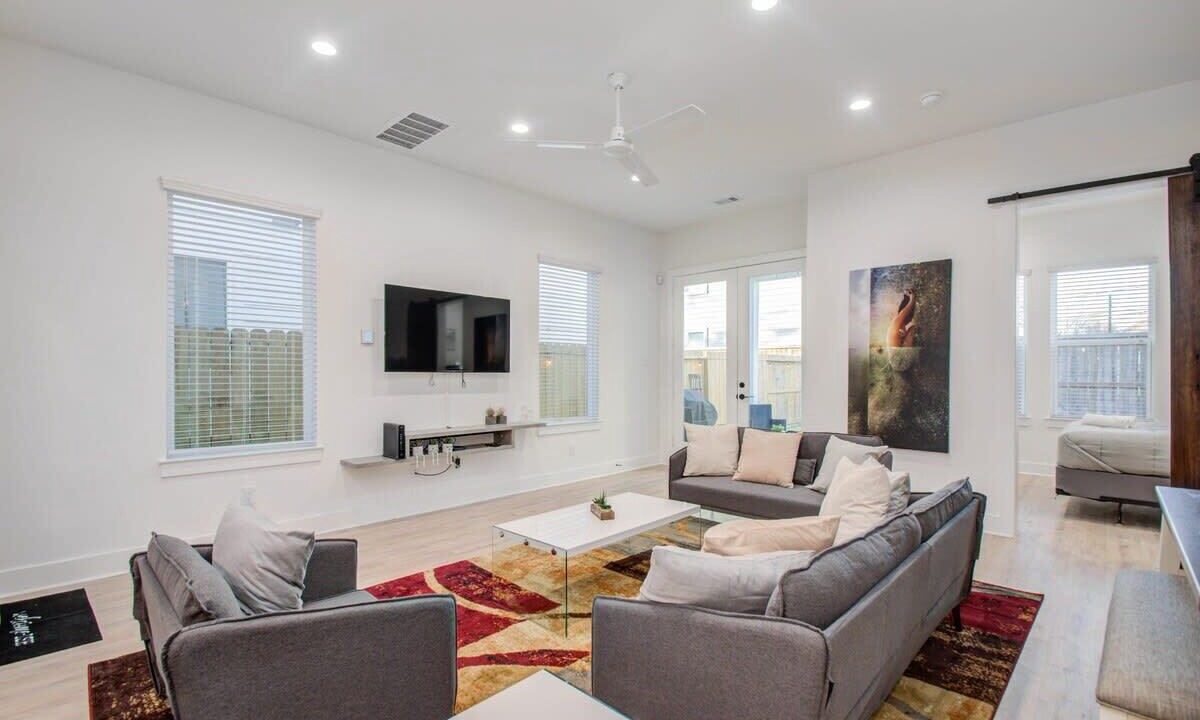 Photo of Livingroom in Northside
