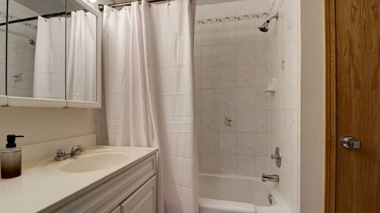 Photo of Bathroom in Des Plaines