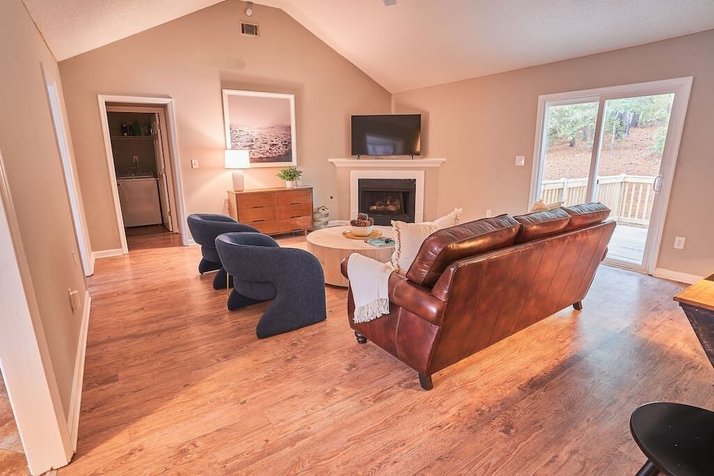 Photo of Livingroom in Peach Orchard