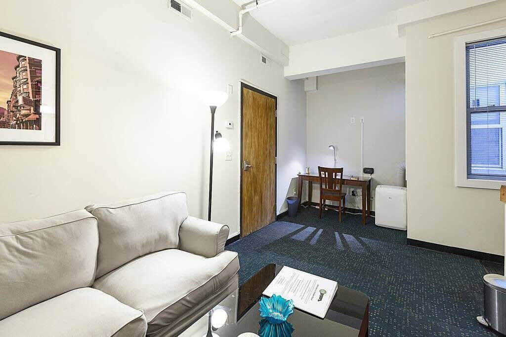 Photo of Livingroom in Downtown Boston