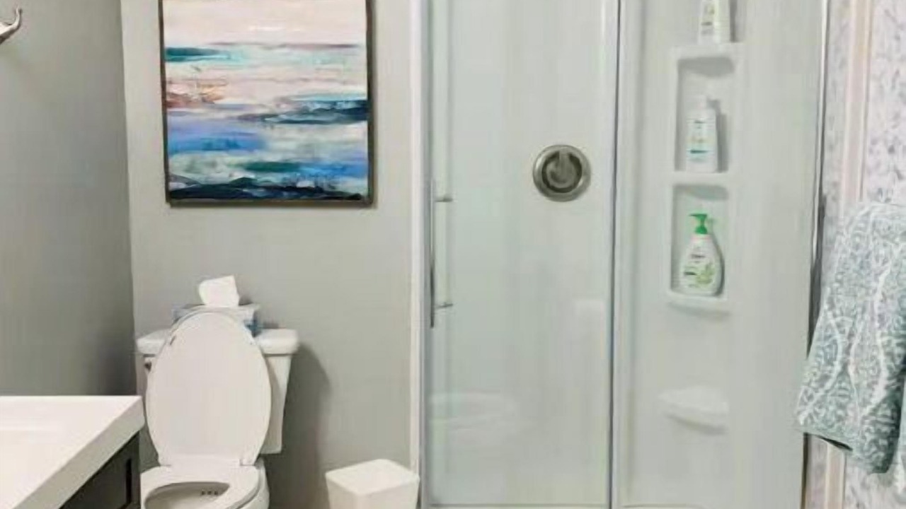Photo of Bathroom in Halfmoon