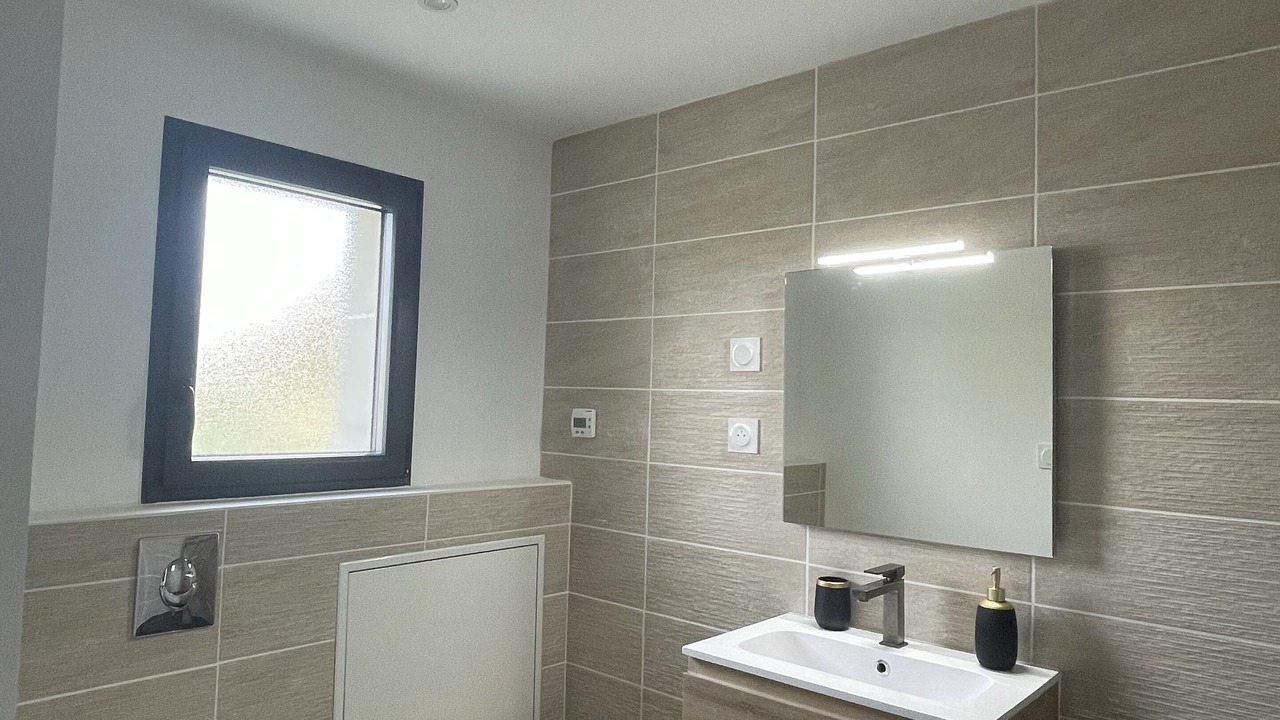 Photo of Bathroom in Genille