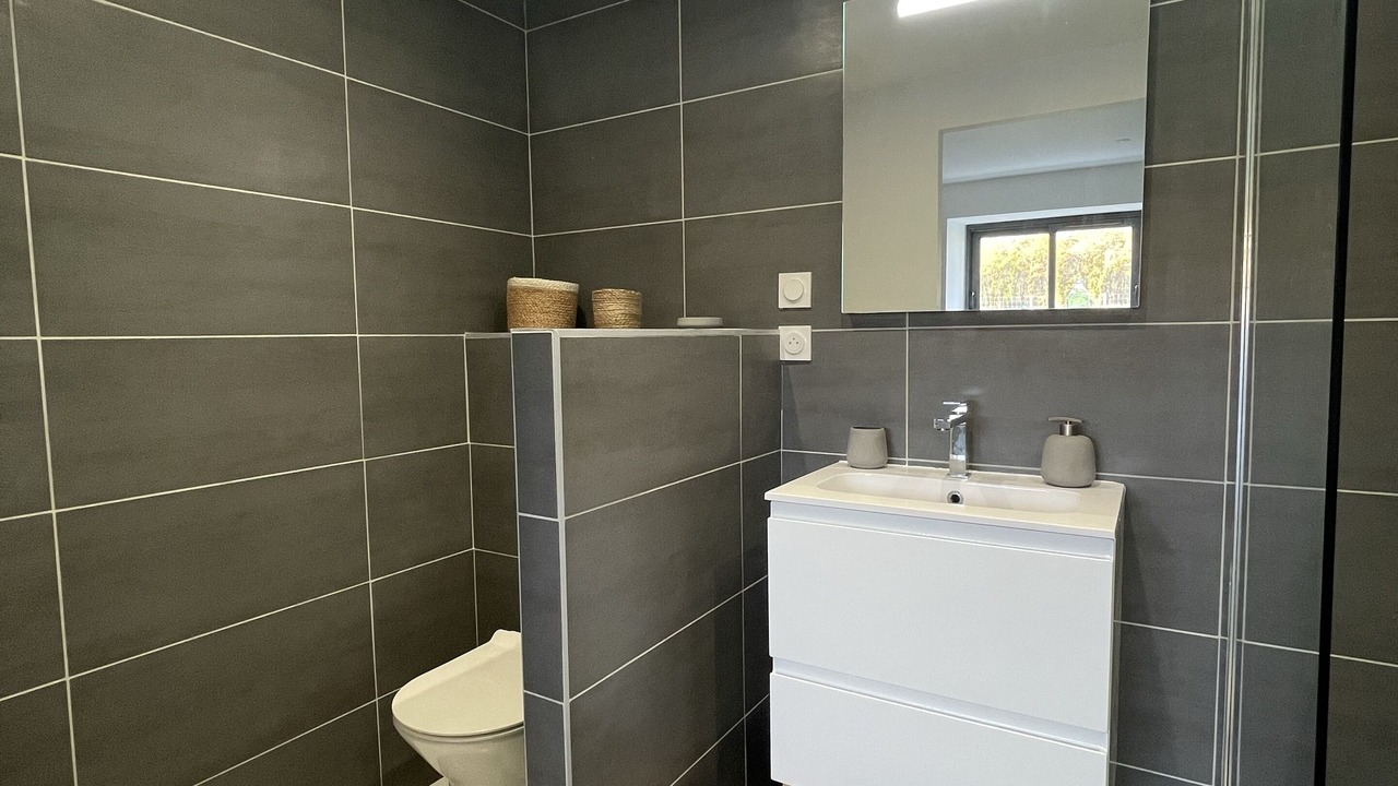 Photo of Bathroom in Genille