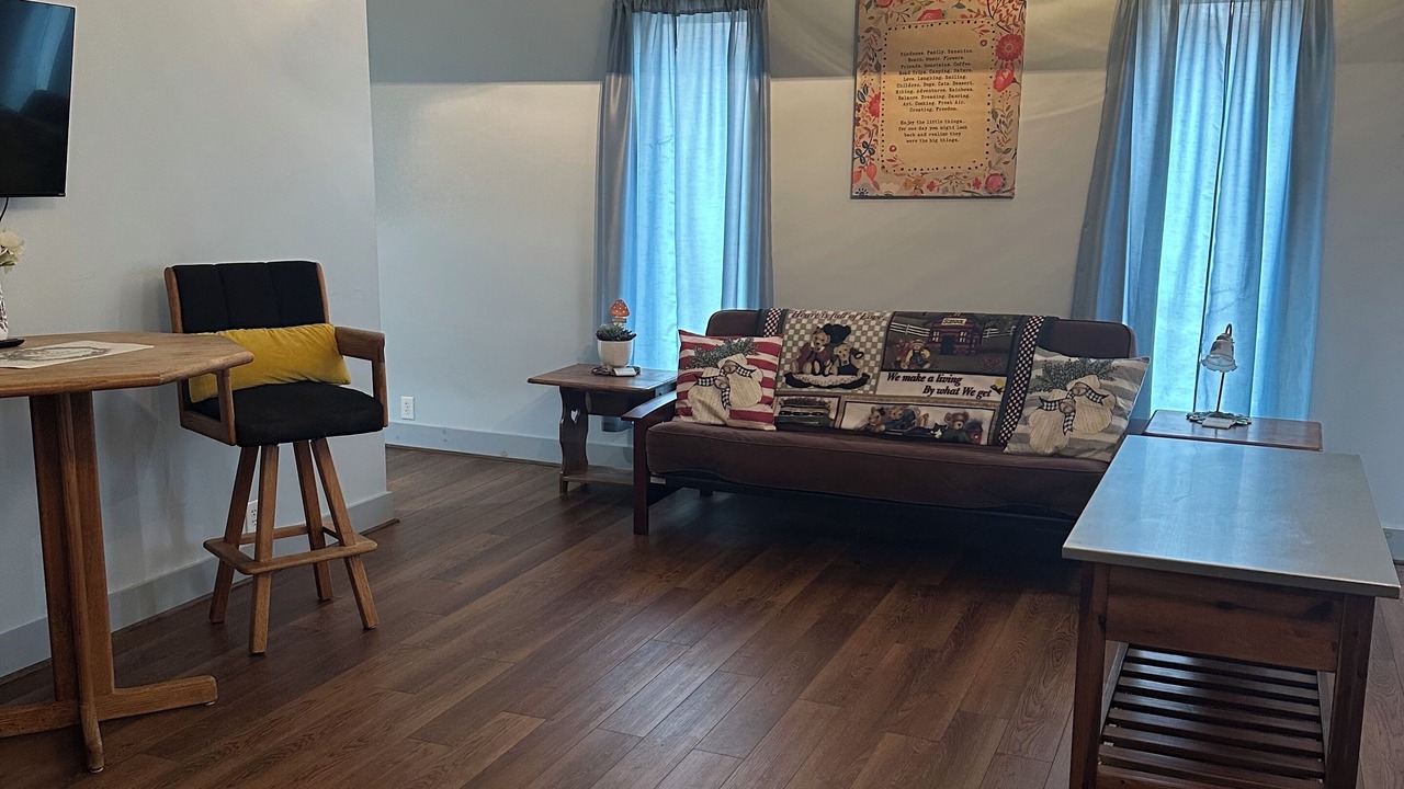 Photo of Livingroom in Muddy Pond