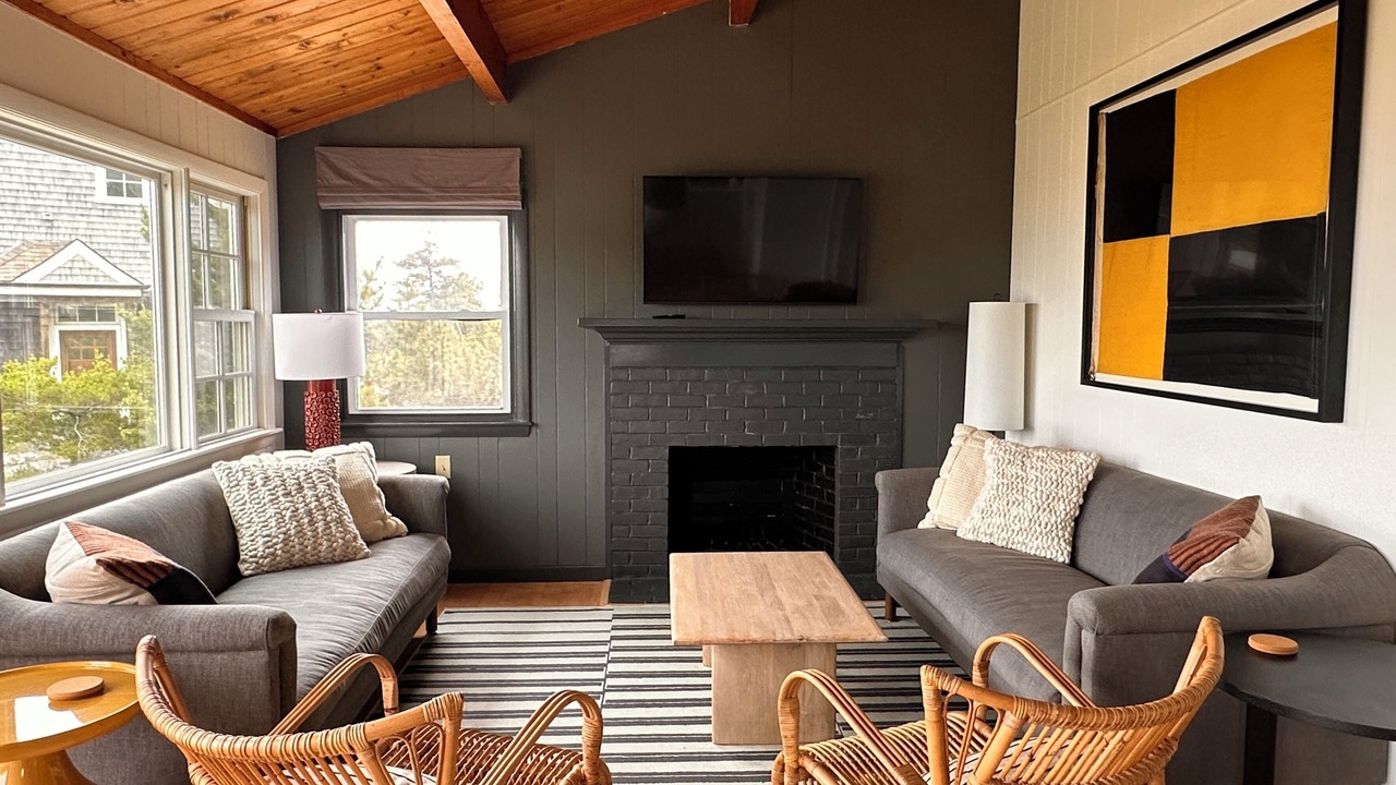 Photo of Livingroom in Indian Neck Heights