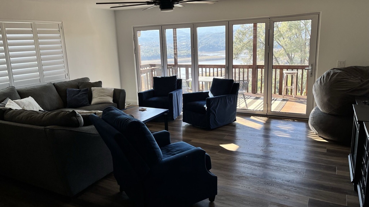 Photo of Bedroom in Oak Shores