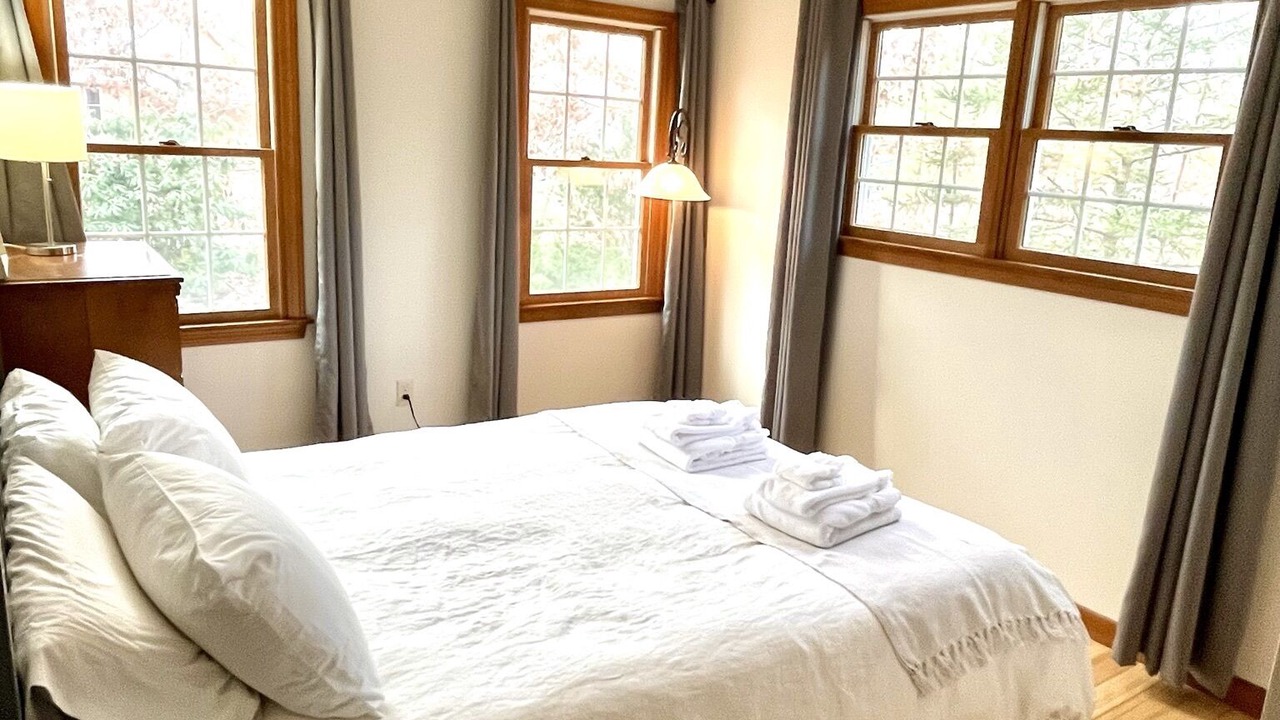 Photo of Bedroom in Lagoon Heights