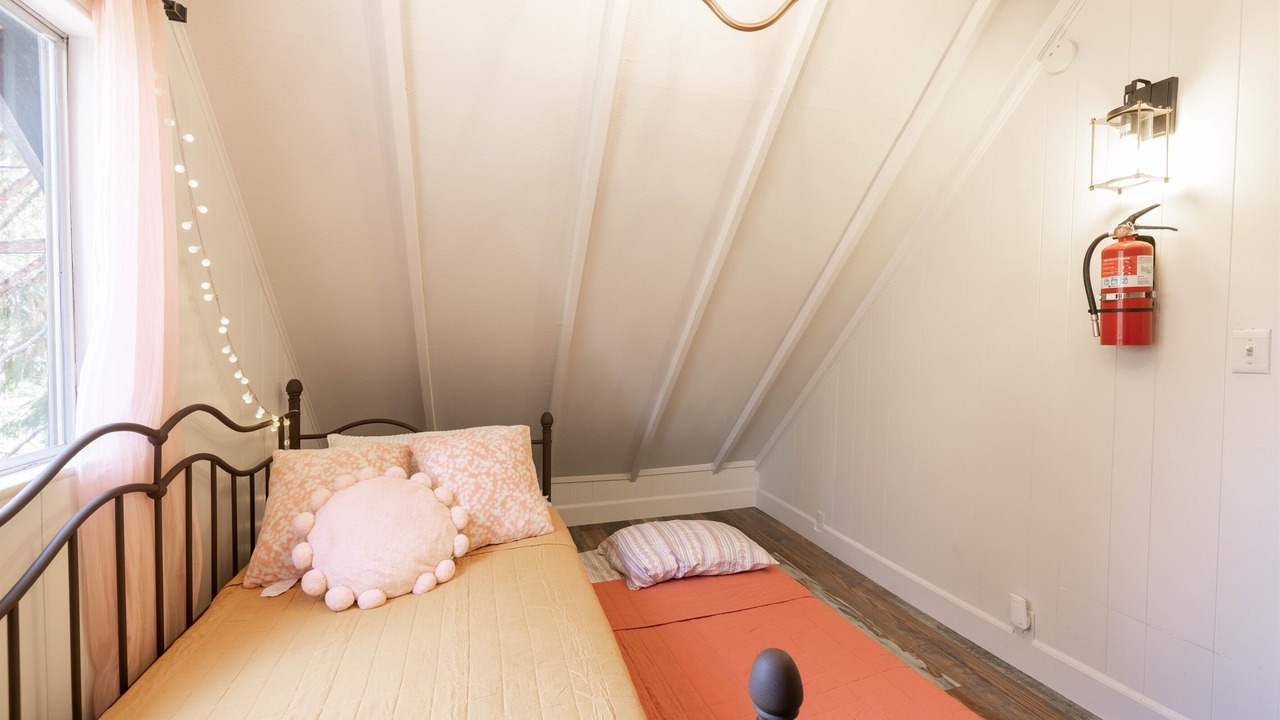 Photo of Bedroom in Running Springs