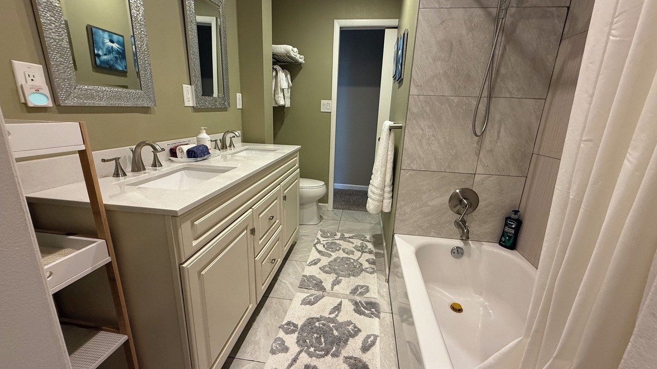 Photo of Bathroom in Applewood West