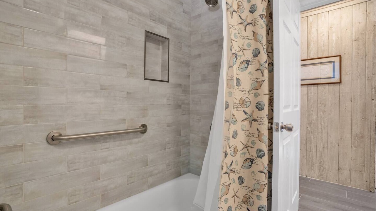 Photo of Bathroom in Garden Isles