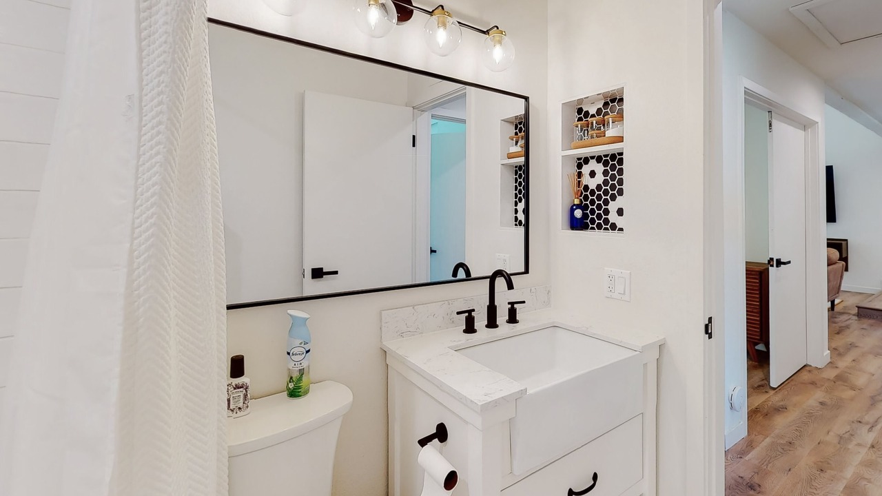 Photo of Bathroom in Thousand Oaks