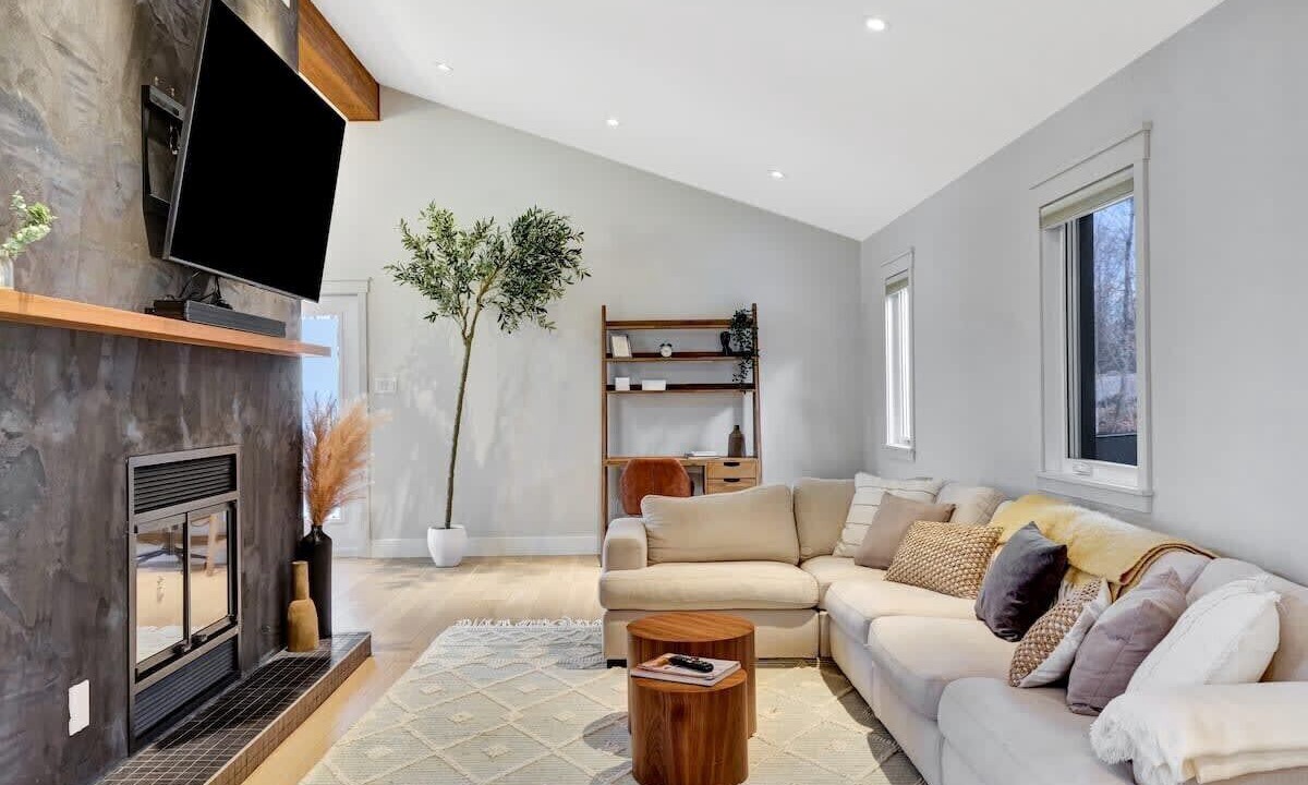 Photo of Livingroom in Val-des-Monts