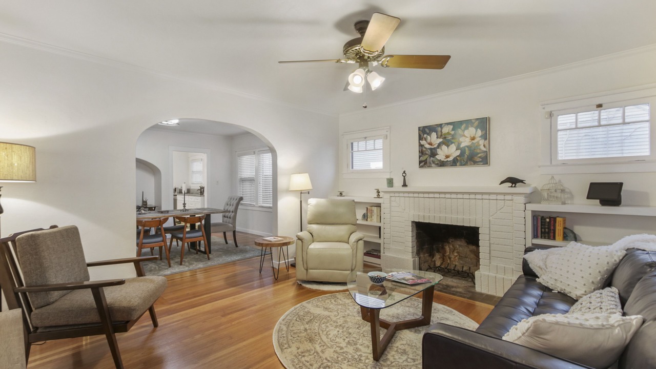 Photo of Livingroom in East Sacramento