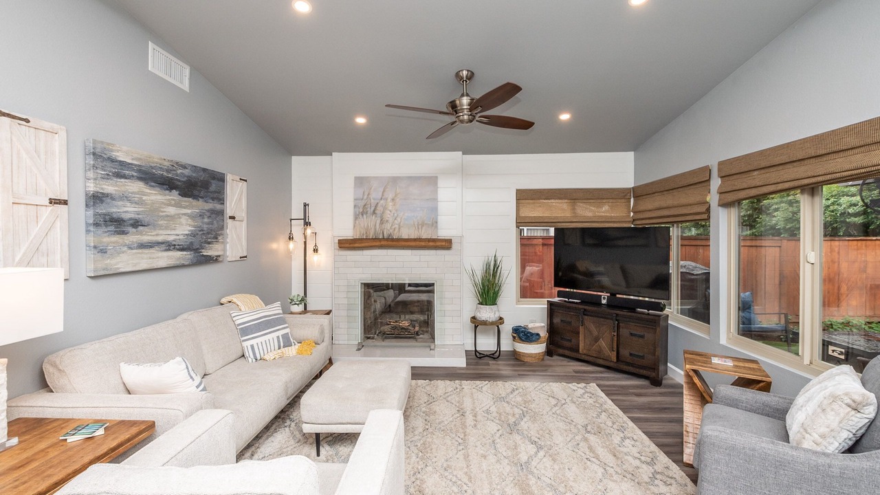 Photo of Livingroom in North Broadway