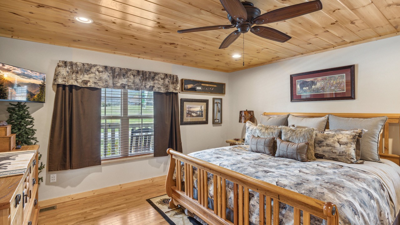 Photo of Bedroom in Wears Valley