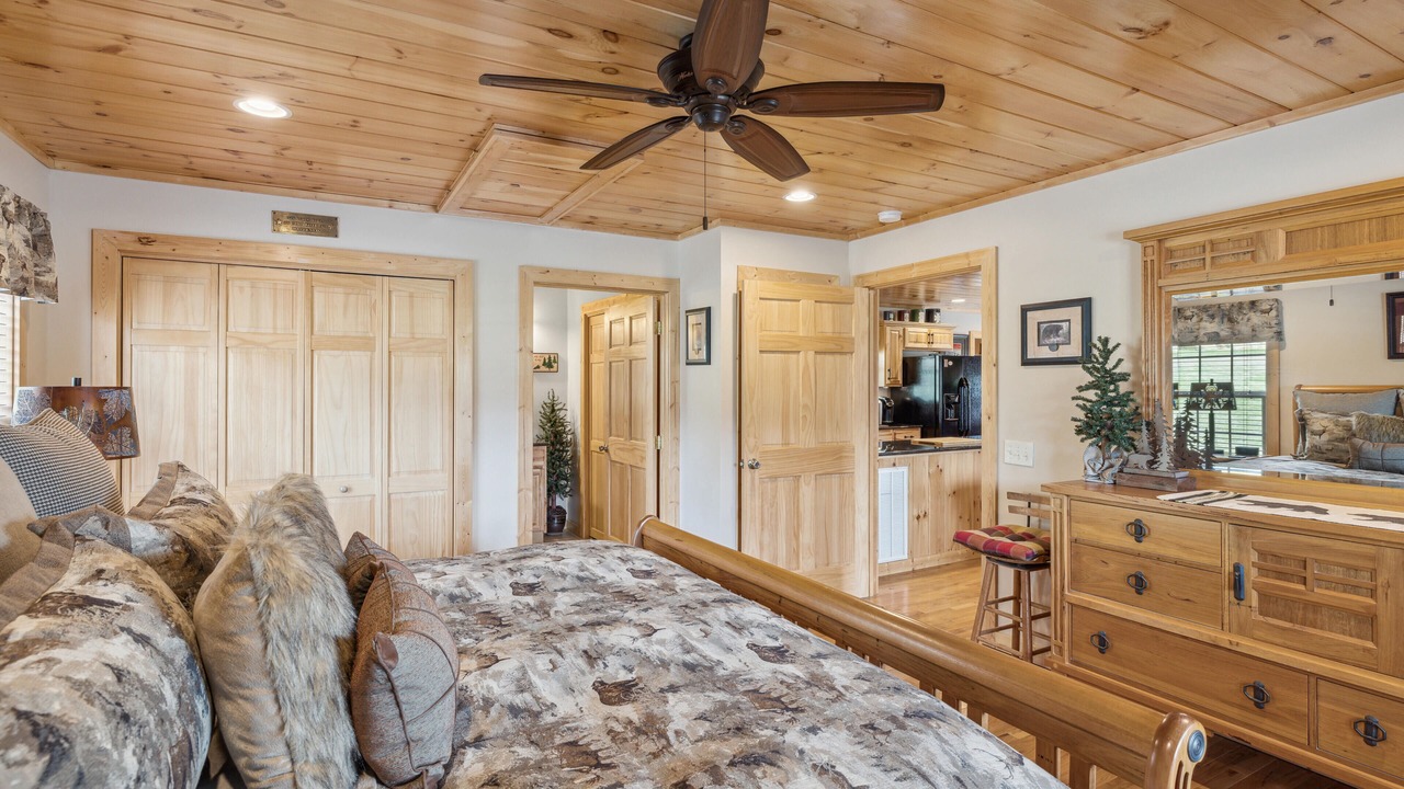 Photo of Bedroom in Wears Valley