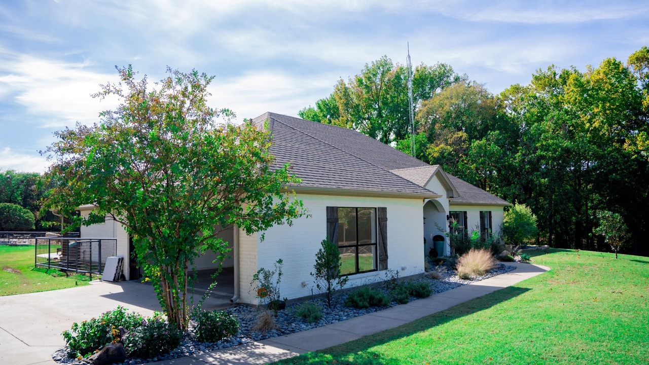 Photo of Outdoor in Aubrey