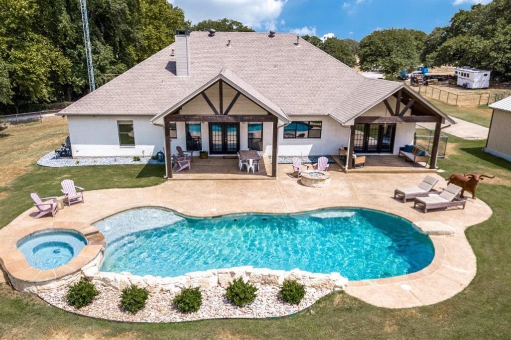 Photo of Outdoor in Aubrey