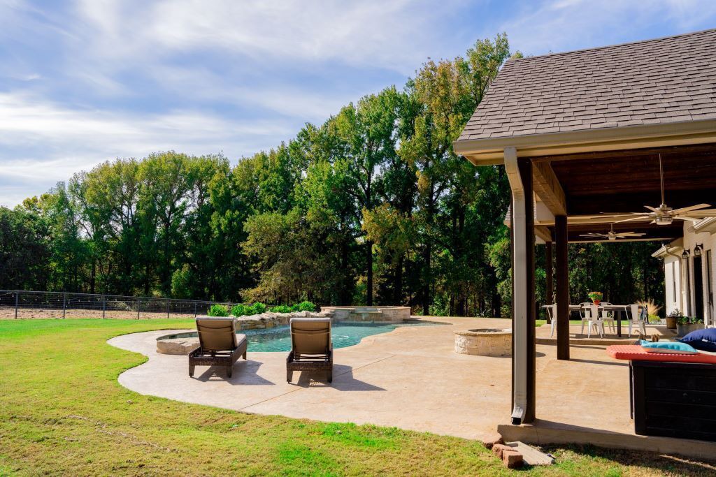 Photo of Outdoor in Aubrey
