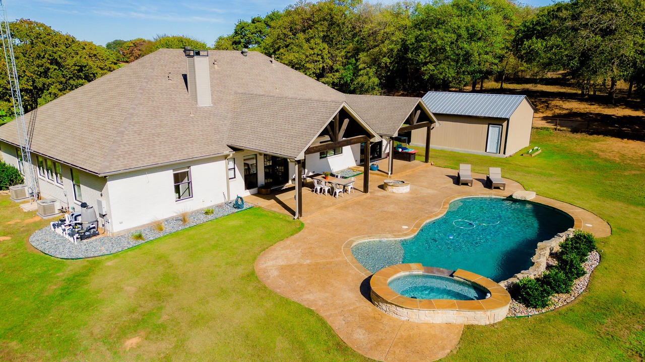 Photo of Outdoor in Aubrey