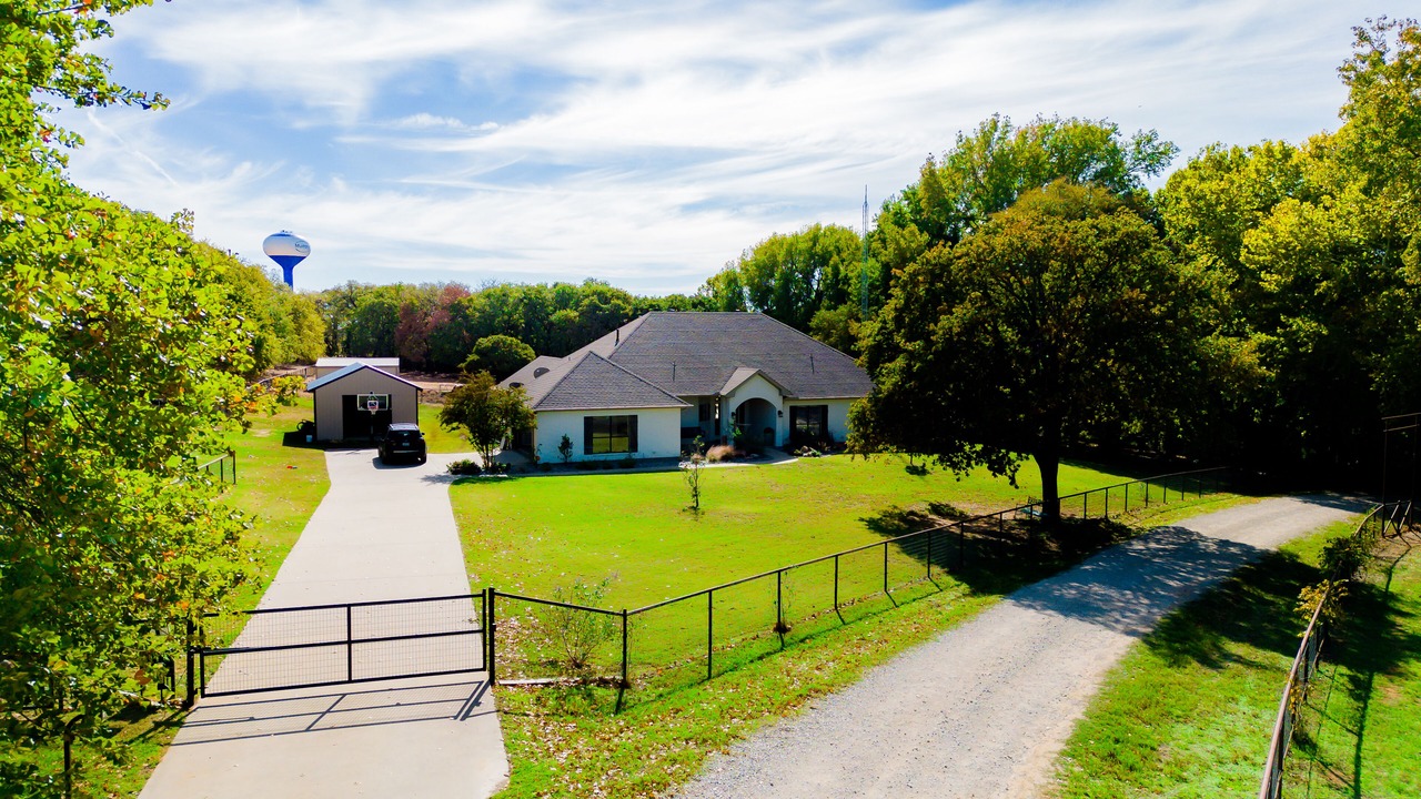 Photo of Outdoor in Aubrey