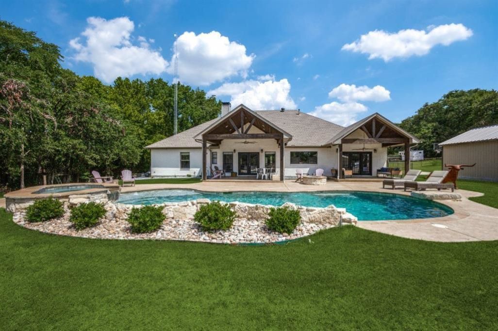 Photo of Outdoor in Aubrey