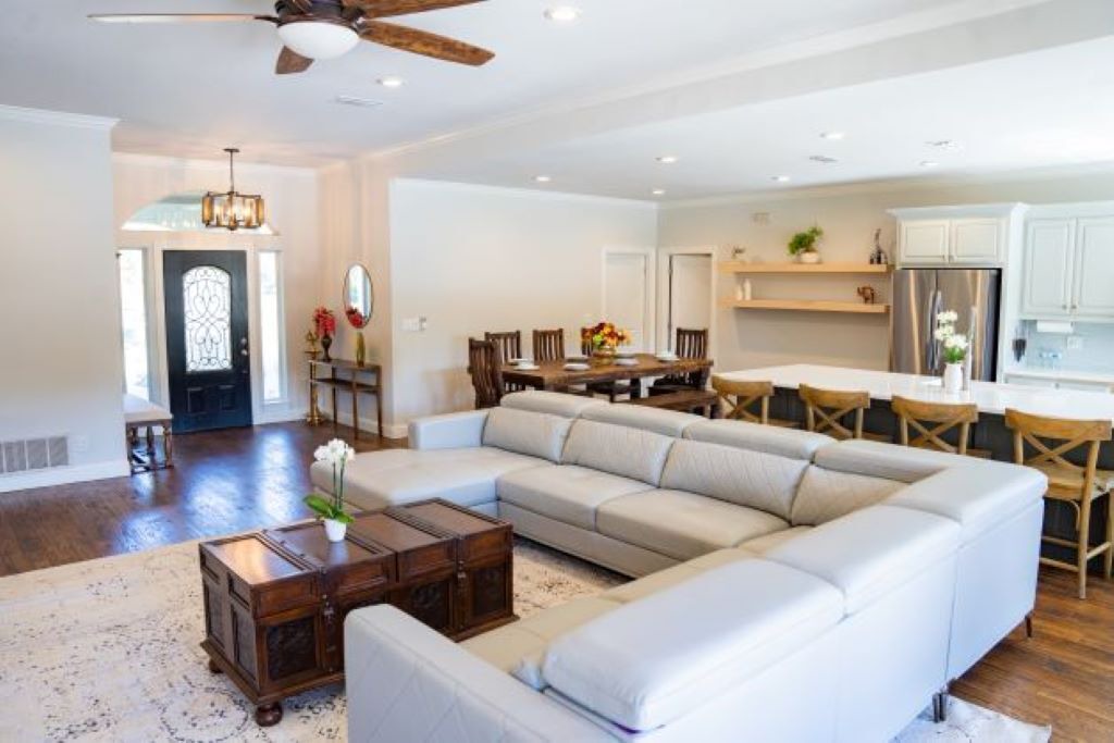 Photo of Livingroom in Aubrey