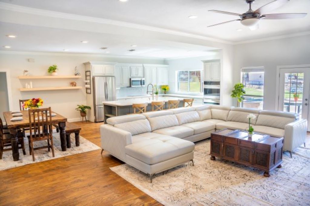 Photo of Livingroom in Aubrey