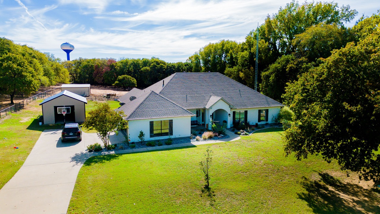 Photo of Outdoor in Aubrey