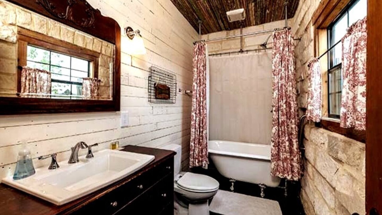 Photo of Bathroom in Grapetown