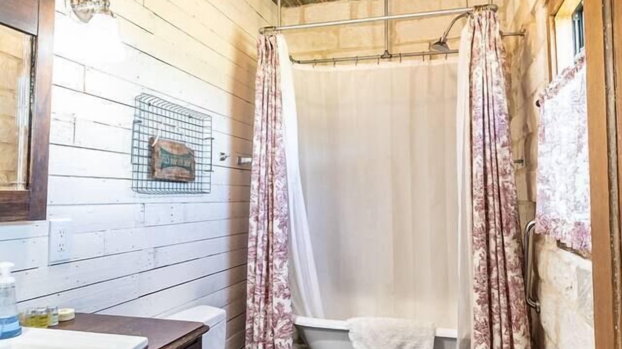 Photo of Bathroom in Grapetown