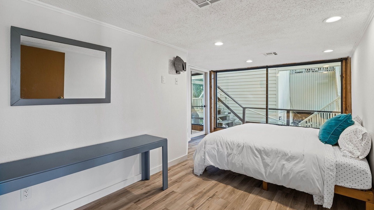 Photo of Bedroom in Point Venture