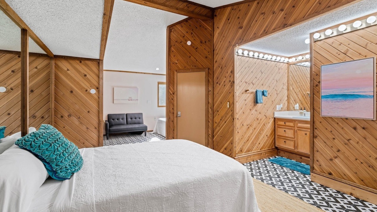 Photo of Bedroom in Point Venture
