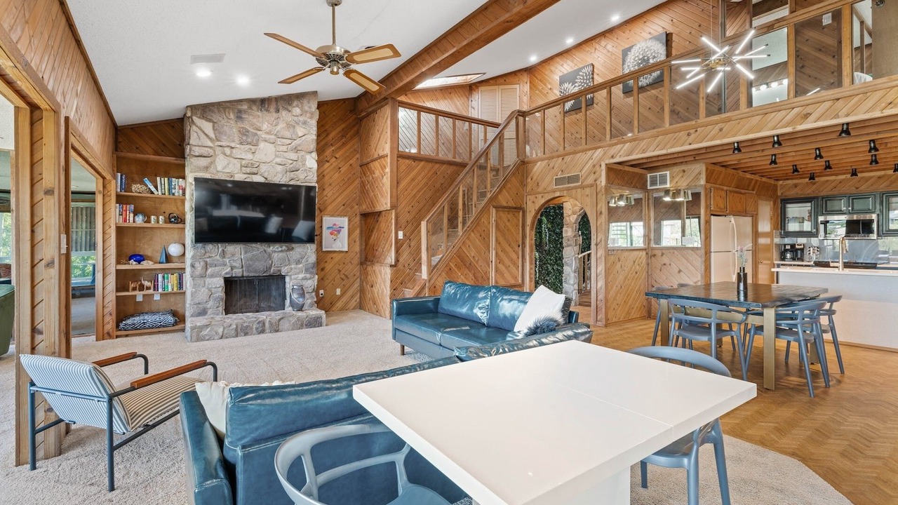 Photo of Livingroom in Point Venture