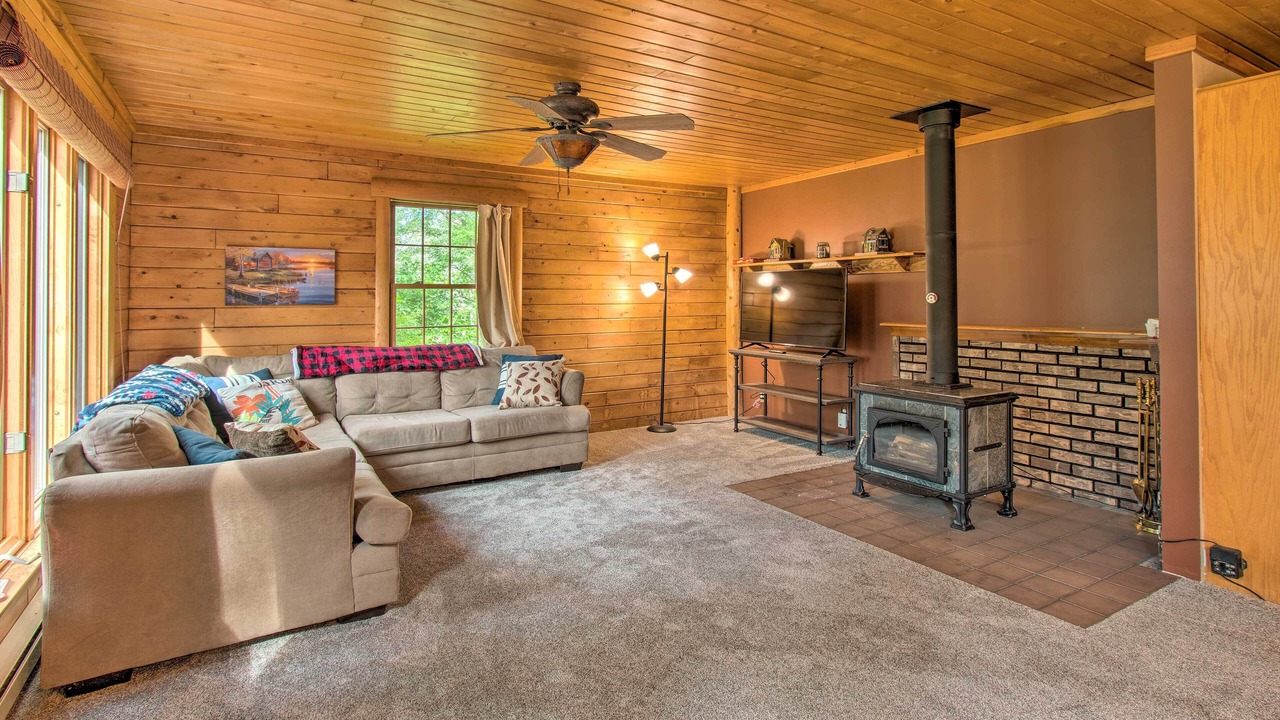 Photo of Livingroom in Camp Grove