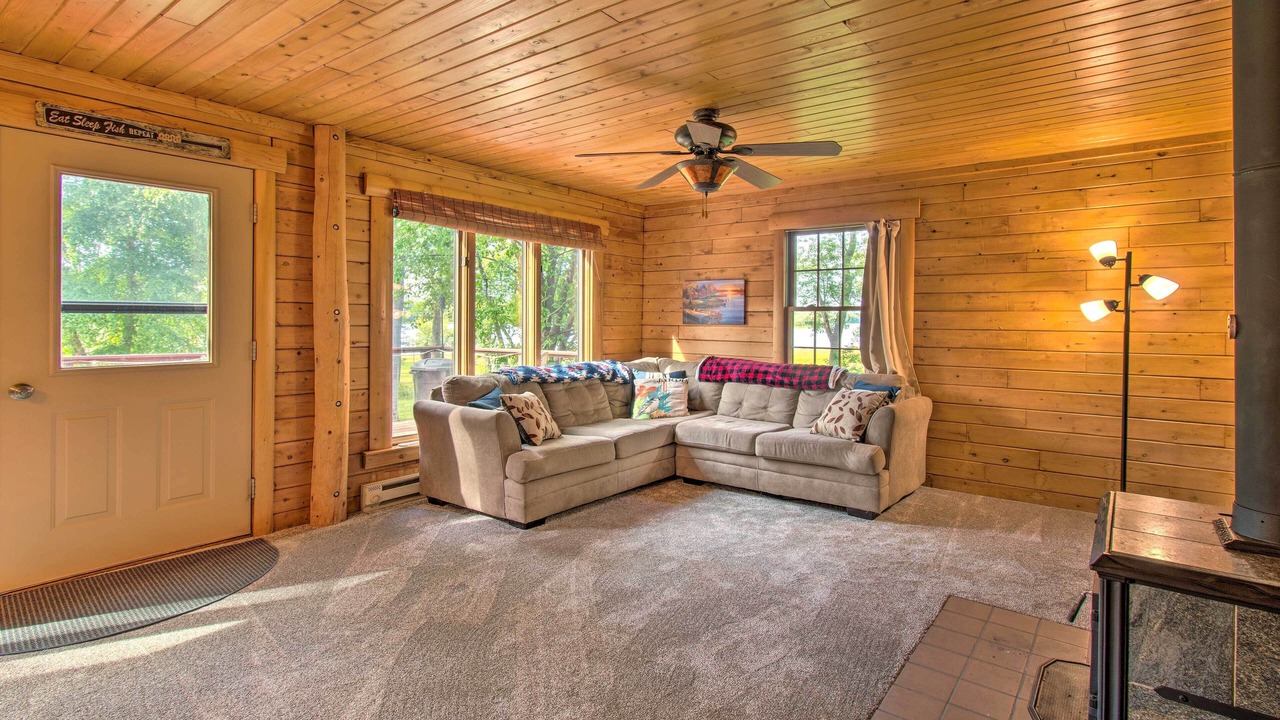 Photo of Livingroom in Camp Grove