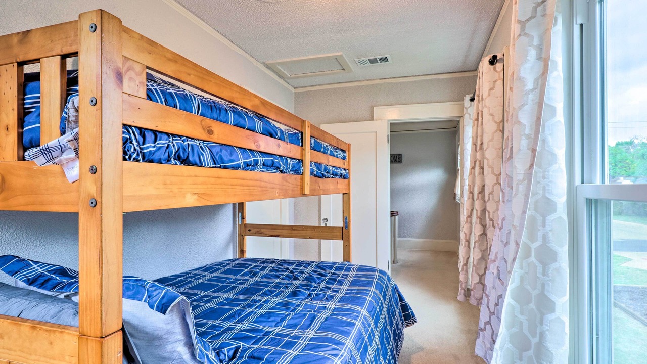 Photo of Bedroom in Corsicana