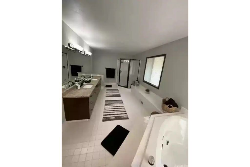 Photo of Bathroom in Flippin