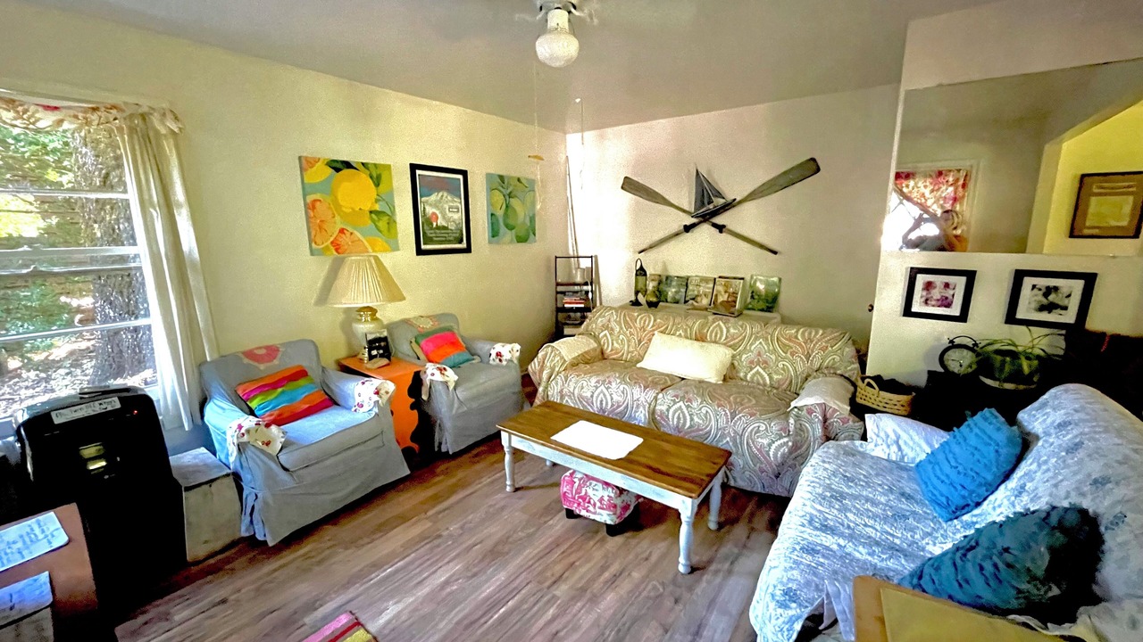 Photo of Livingroom in Dunsmuir