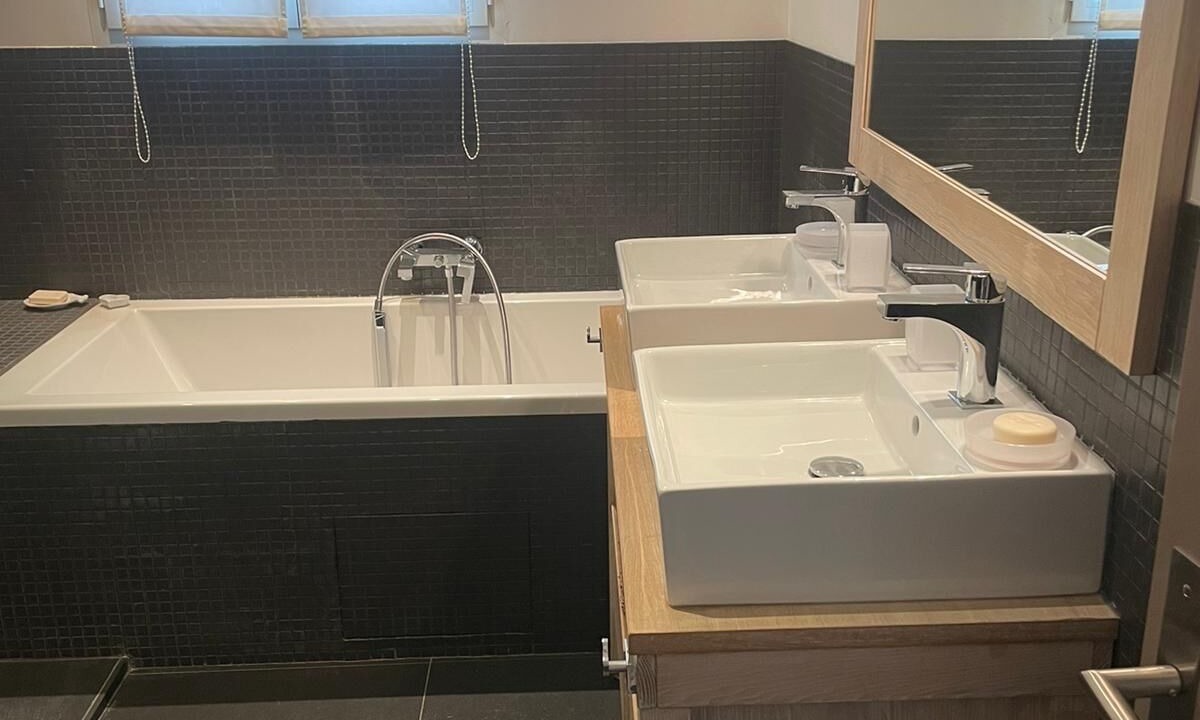 Photo of Bathroom in Biot