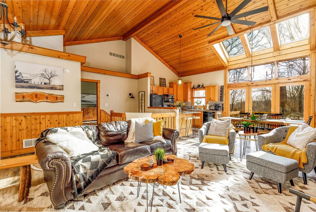 Photo of Livingroom in The Galena Territory