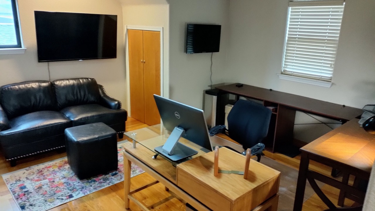 Photo of Livingroom in Hollister