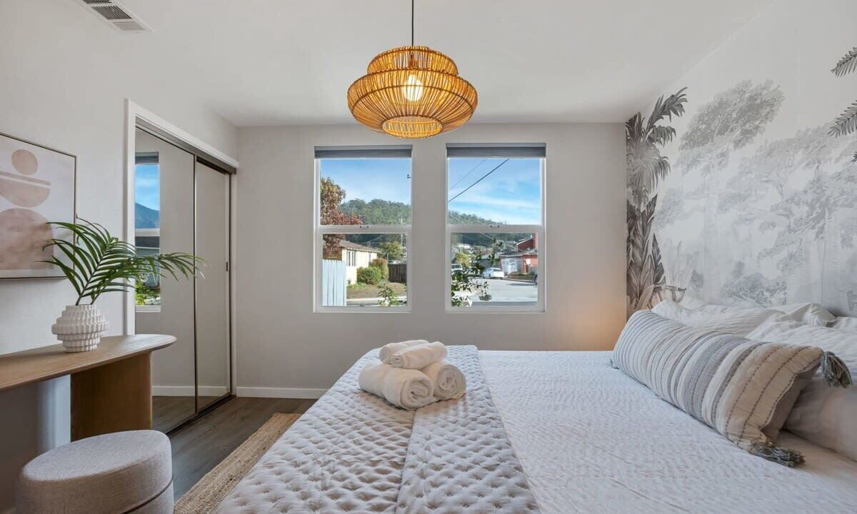 Photo of Bedroom in Linda Mar