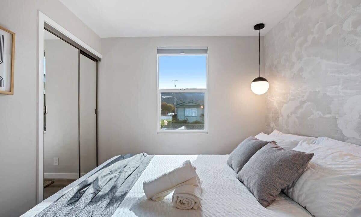 Photo of Bedroom in Linda Mar